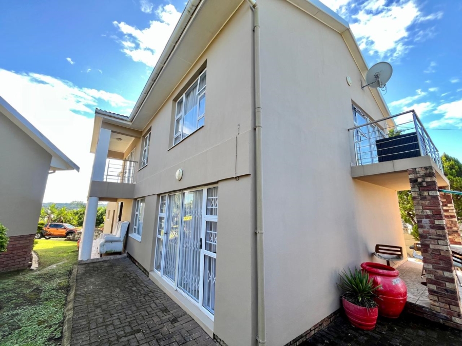 To Let 4 Bedroom Property for Rent in Beacon Bay Eastern Cape